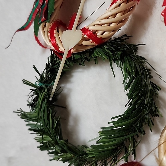 VINTAGE CHRISTMAS DECORATIVE ASSORTMENT 24 PIECE  TOTAL - Picture 5 of 11